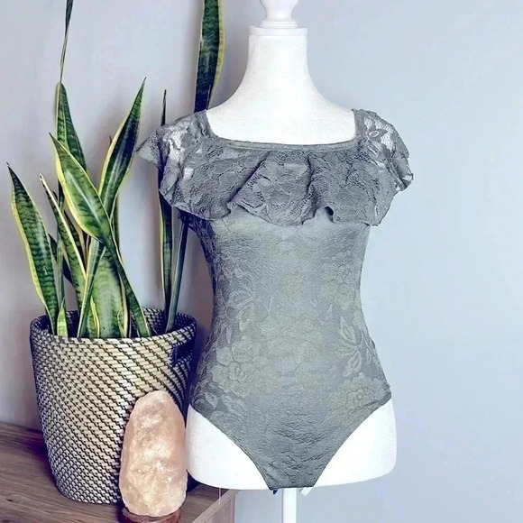 NWOT Express Gray Lace Bodysuit - Picture 1 of 4